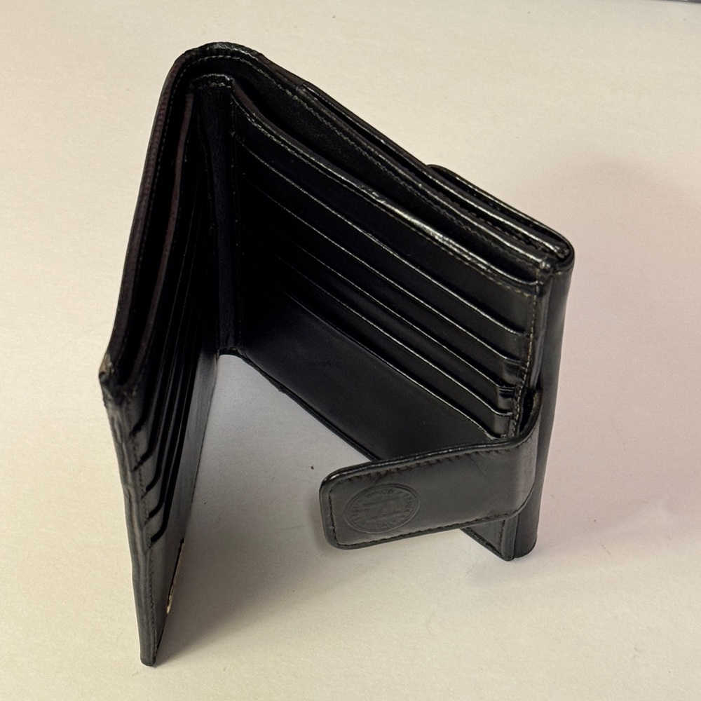 Fendi Mans Elegant Black and Tan bifold wallet - Picture 11 of 16